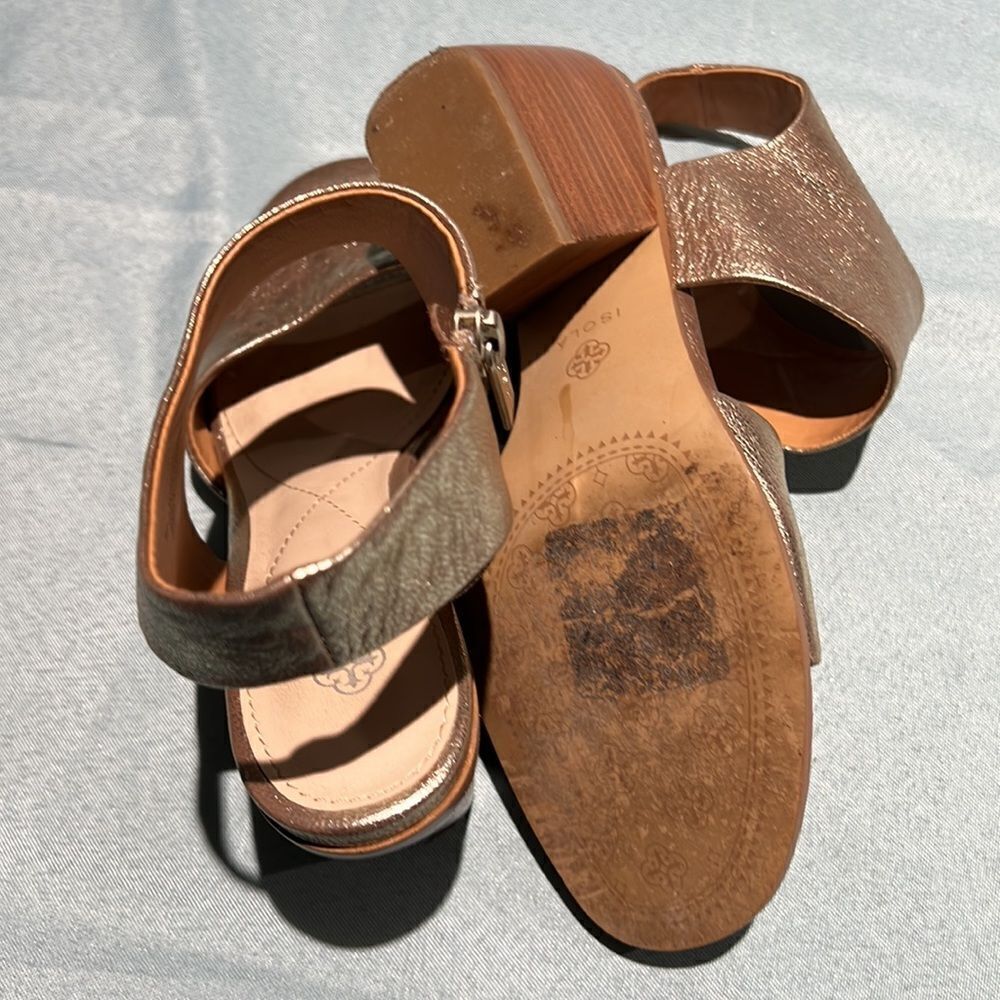 Isola Satin Gold Ravenna Sandal Size 8 B47 - Picture 8 of 9